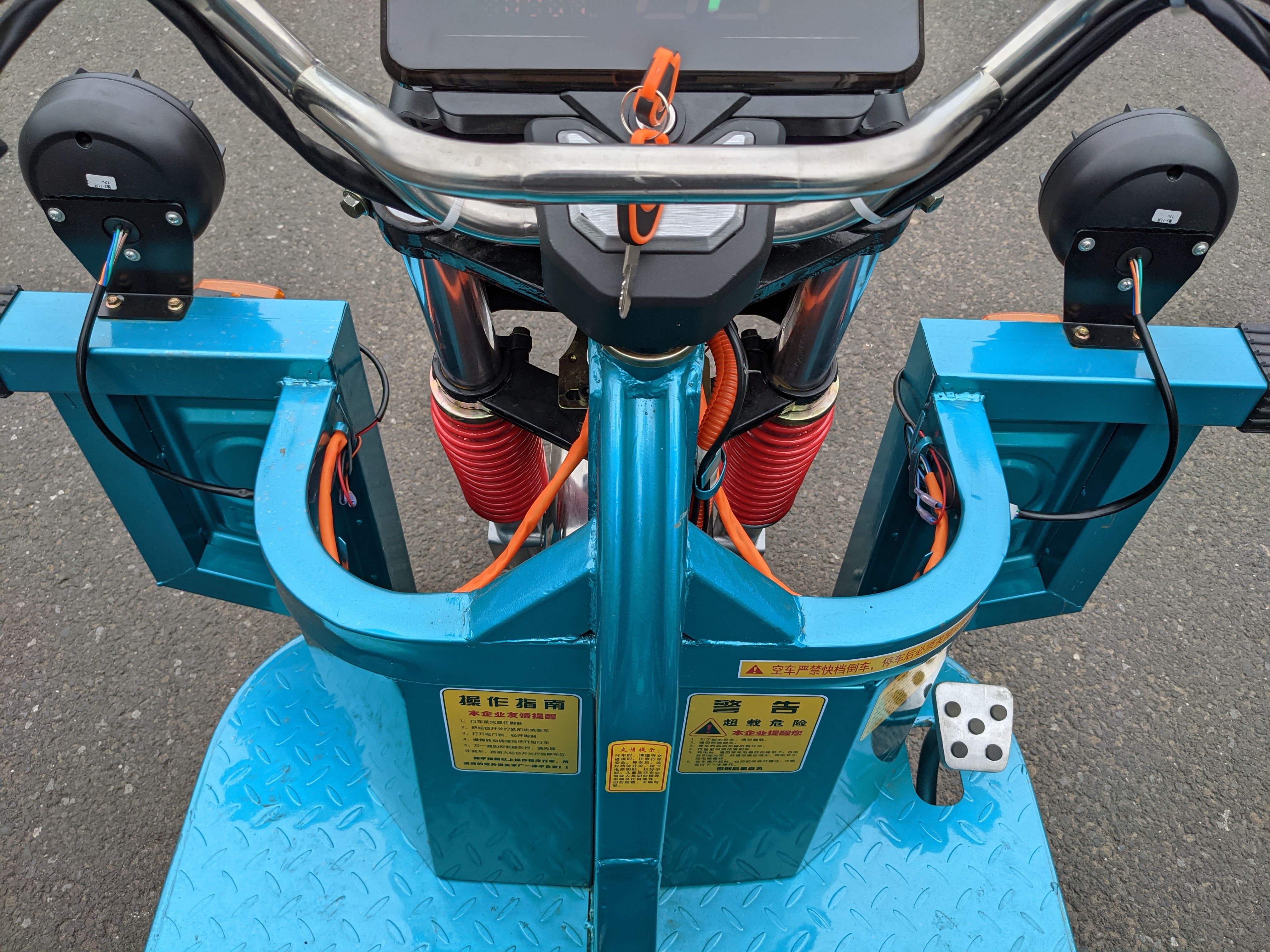 LB-3W2S hot selling electric 3-wheeled electric tricycle cargo capacity 600kg 1200 watts